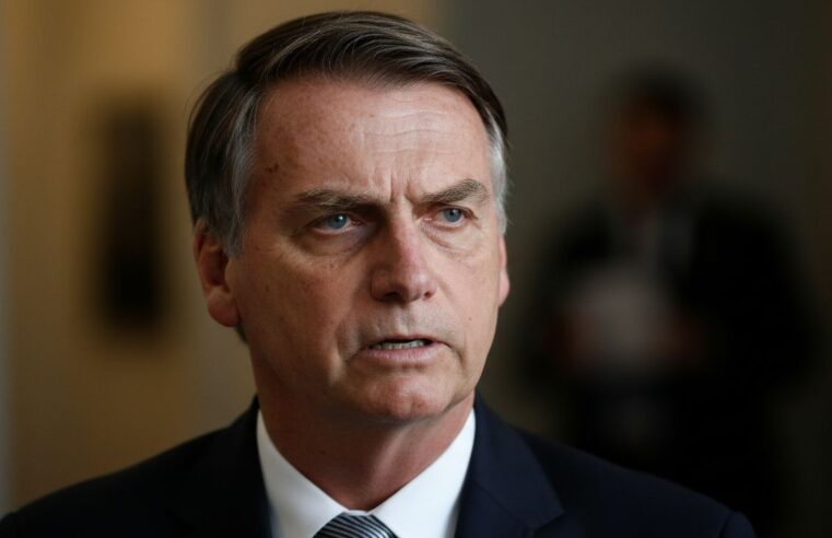 Bolsonaro deixa hospital e volta à PF após exames