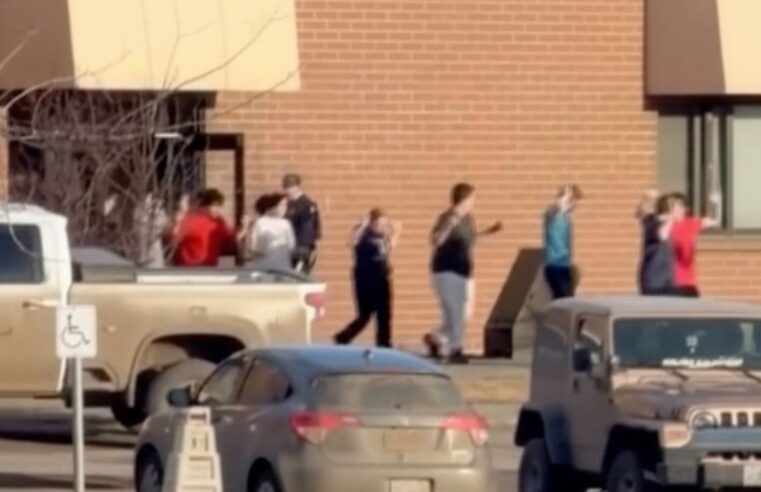 Ataque em escola no Canadá: mãe ligou ao filho em risco