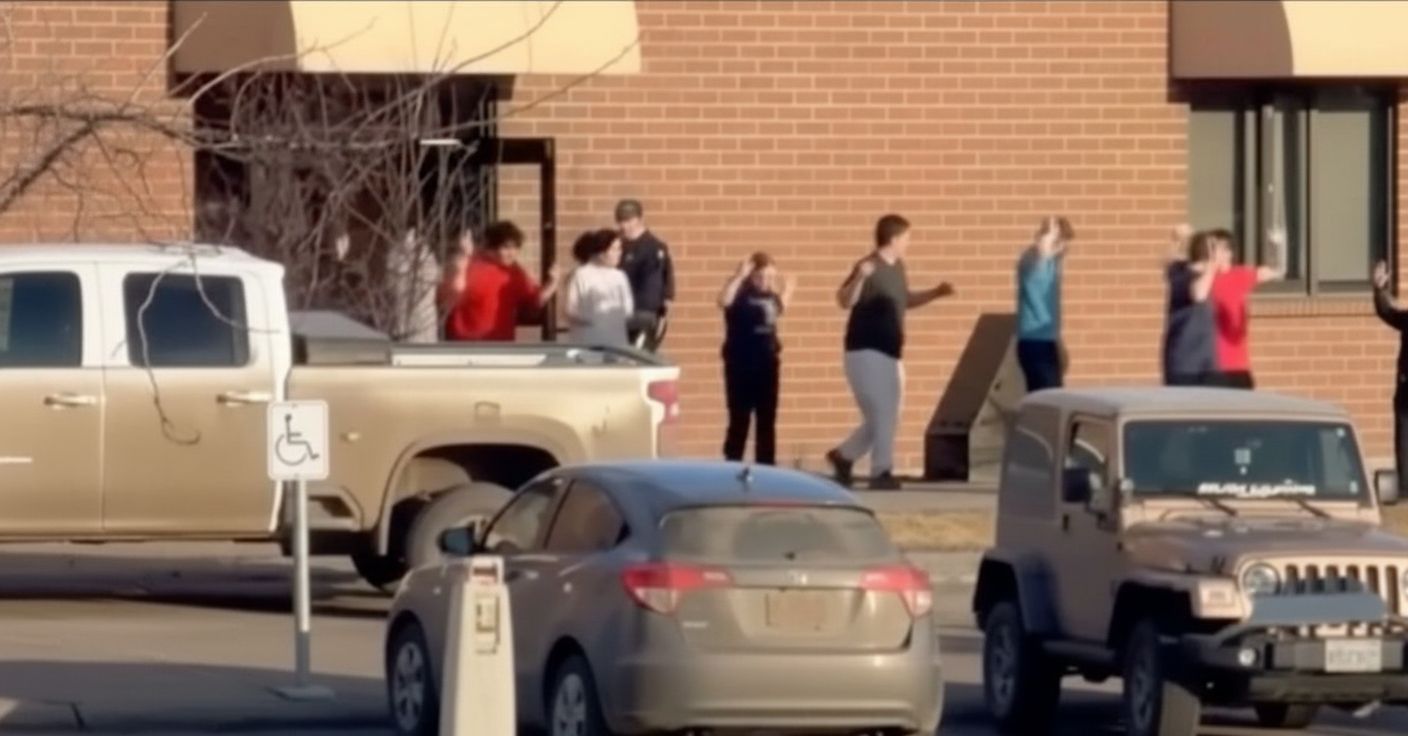 Mãe liga ao filho durante ataque em escola no Canadá