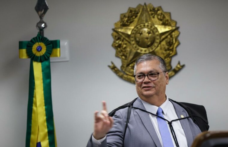 Penduricalhos acima do teto: STF cobra lei e trava novos